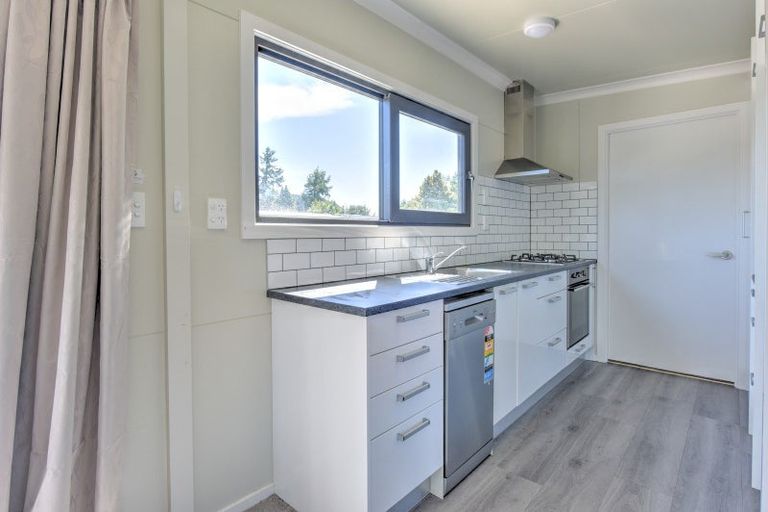 Photo of property in 2 Clifford Street, Clinton, 9534