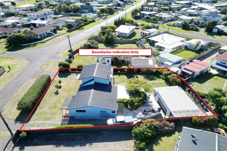 Photo of property in 35 Shortt Street, Foxton Beach, Foxton, 4815