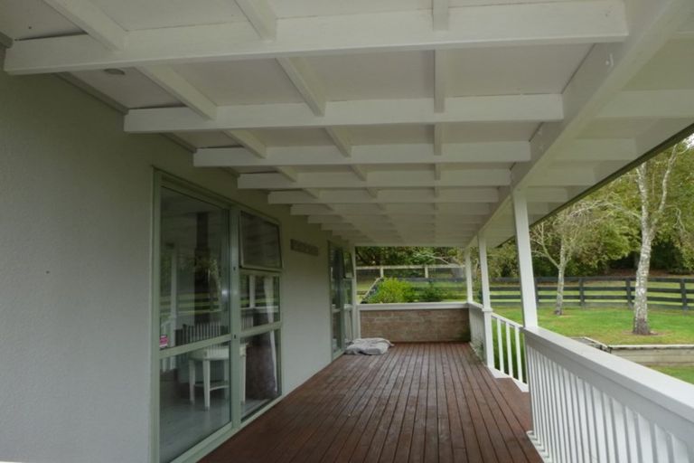 Photo of property in 83 Tawa Road, Kumeu, 0891