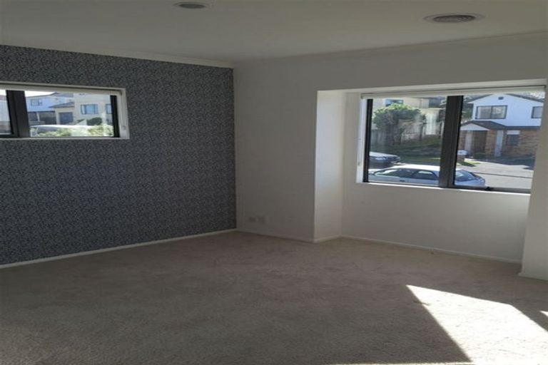 Photo of property in 73 Dress Circle, Newlands, Wellington, 6037