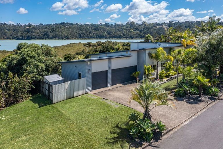 Photo of property in 29 Schopolo Place, Schnapper Rock, Auckland, 0632