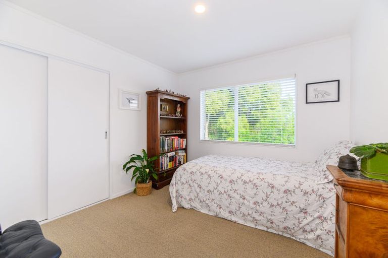 Photo of property in 92 Hadfield Street, Beach Haven, Auckland, 0626