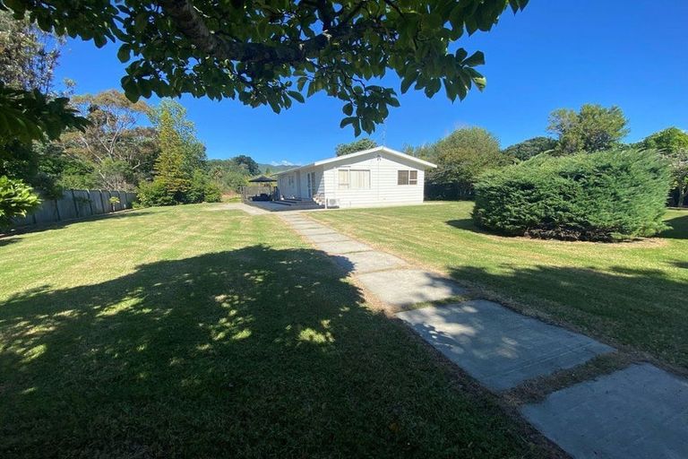 Photo of property in 165 Te Moana Road, Waikanae, 5036