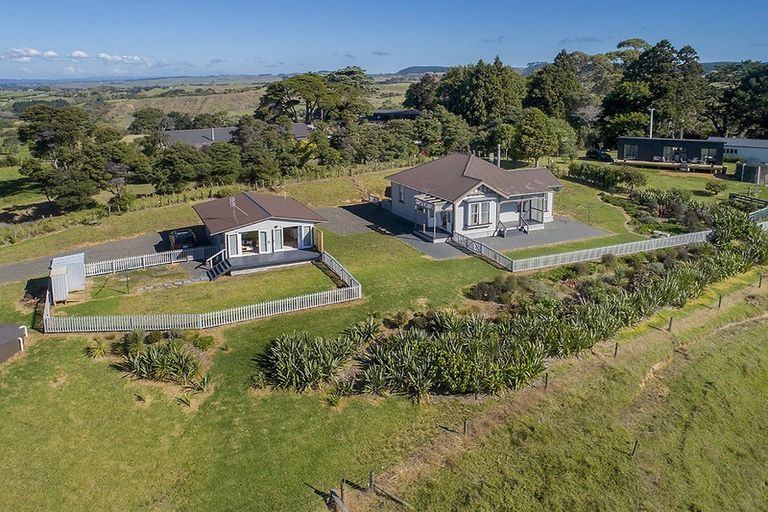 Photo of property in 21 Shine Road, South Head, Helensville, 0874