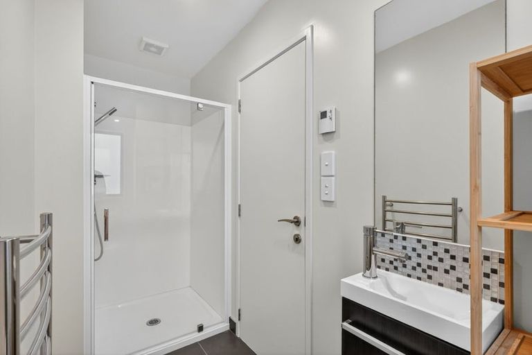 Photo of property in 15 Beechwood Road, Rothesay Bay, Auckland, 0630