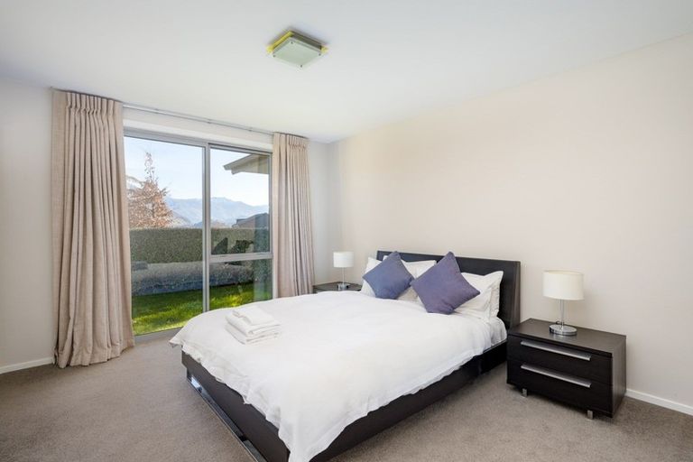 Photo of property in 2 Urquhart Place, Wanaka, 9305