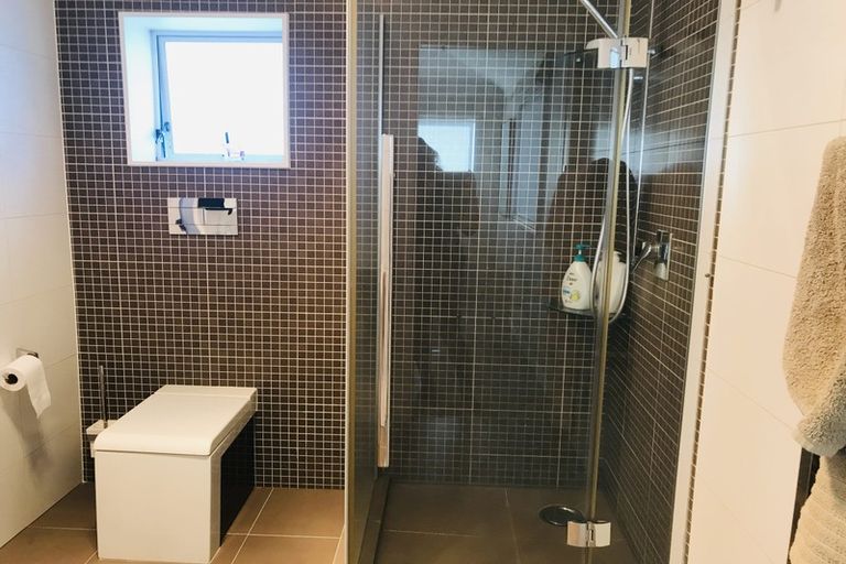 Photo of property in 23a Bournemouth Terrace, Murrays Bay, Auckland, 0630