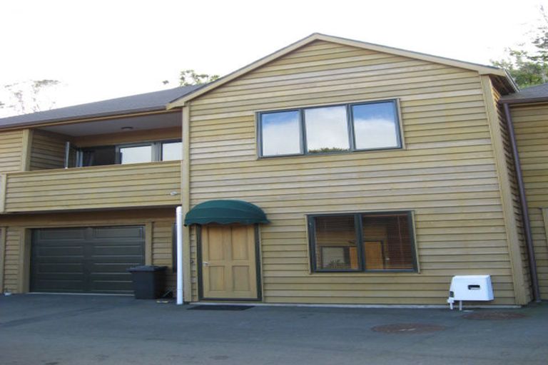 Photo of property in 25 Futuna Close, Karori, Wellington, 6012