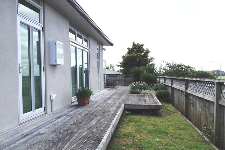 Photo of property in 2 Merlot Lane, Pukekohe, 2120