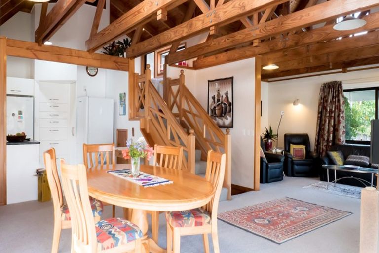 Photo of property in 21 Du Fresne Place, Russell, 0202