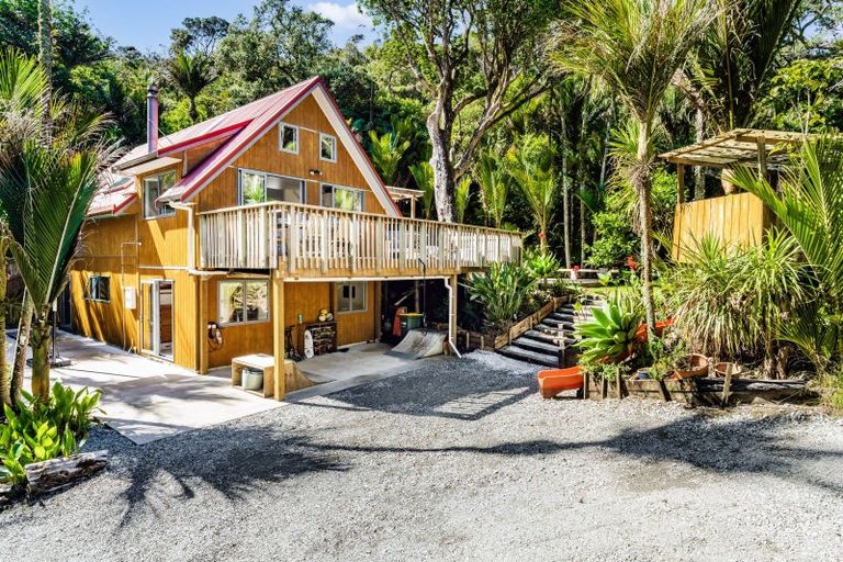 Photo of property in 96 Motutara Road, Muriwai, Waimauku, 0881