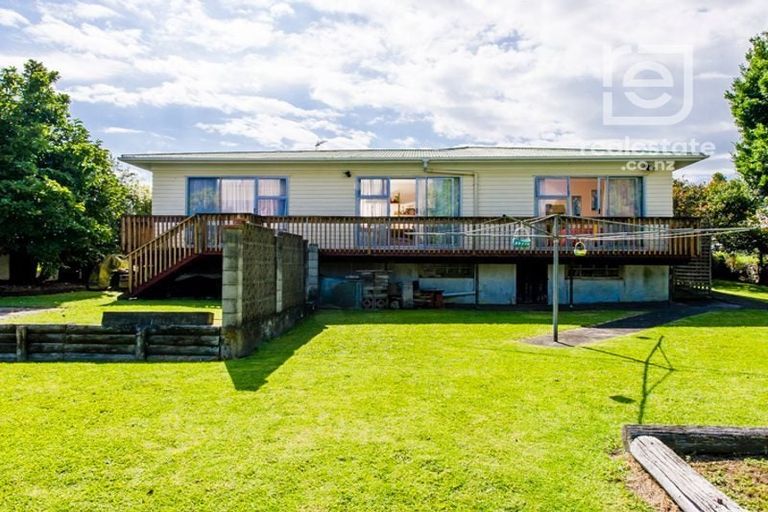 Photo of property in 92 Te Atatu Road, Te Atatu South, Auckland, 0610