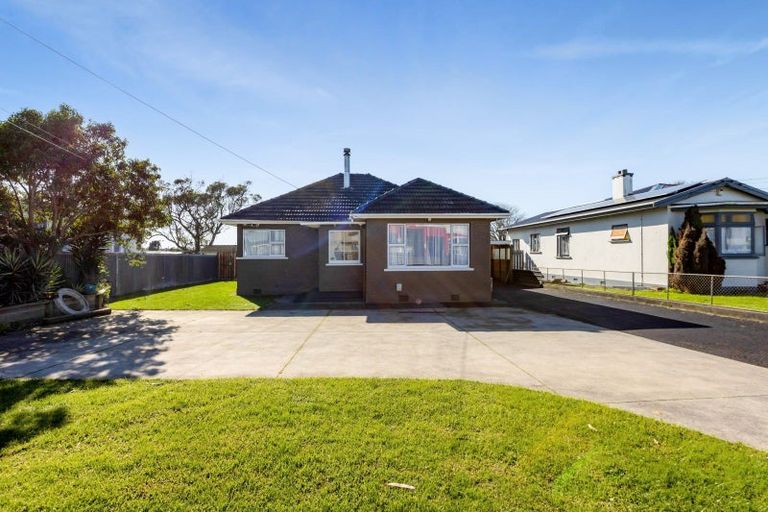 Photo of property in 84 Glover Road, Hawera, 4610