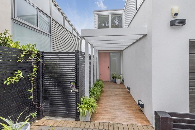 Photo of property in 32 Mantell Street, Seatoun, Wellington, 6022