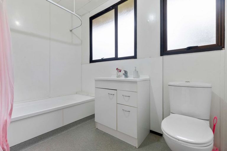 Photo of property in 2/16 Sarajevo Place, Massey, Auckland, 0614