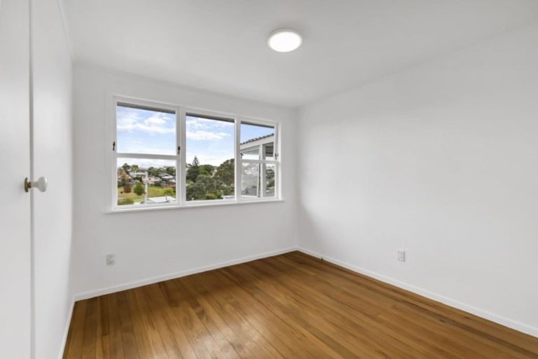 Photo of property in 68 Selwyn Crescent, Forrest Hill, Auckland, 0620