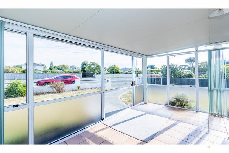 Photo of property in 19 Timaru Road, Waimate, 7924