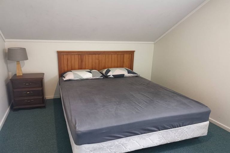 Photo of property in 2/242 Pakuranga Road, Pakuranga Heights, Auckland, 2010