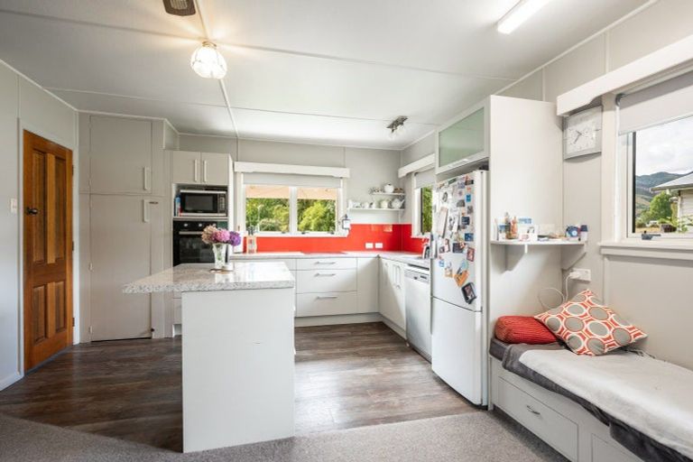 Photo of property in 153 Fairfax Street, Murchison, 7007