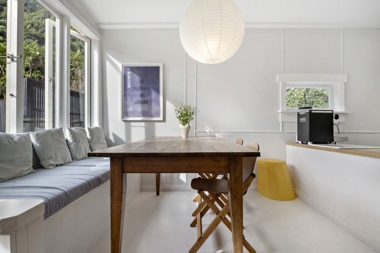 Photo of property in 28 Totara Street, Eastbourne, Lower Hutt, 5013