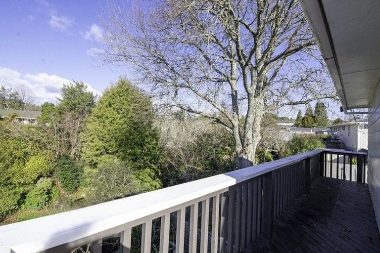 Photo of property in 16 Utuhina Road, Springfield, Rotorua, 3015