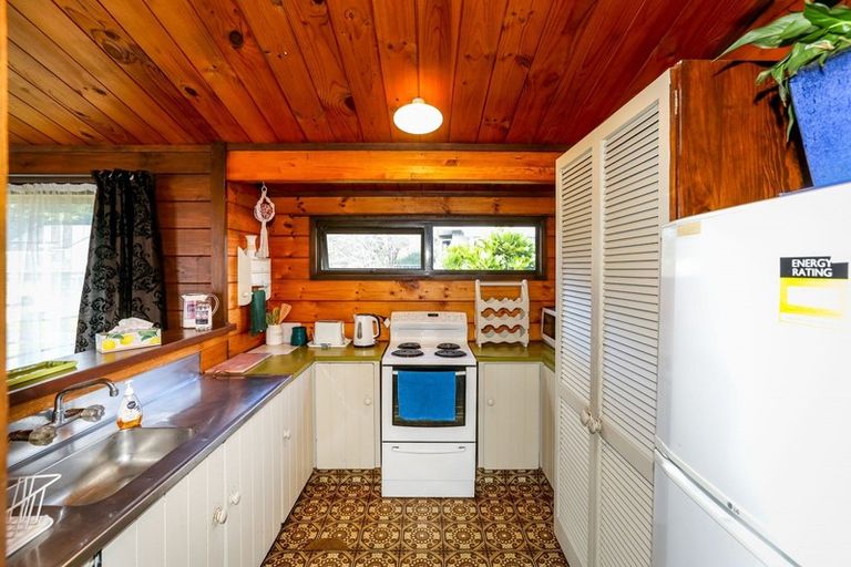 Photo of property in 14 Ambury Place, Merrilands, New Plymouth, 4312