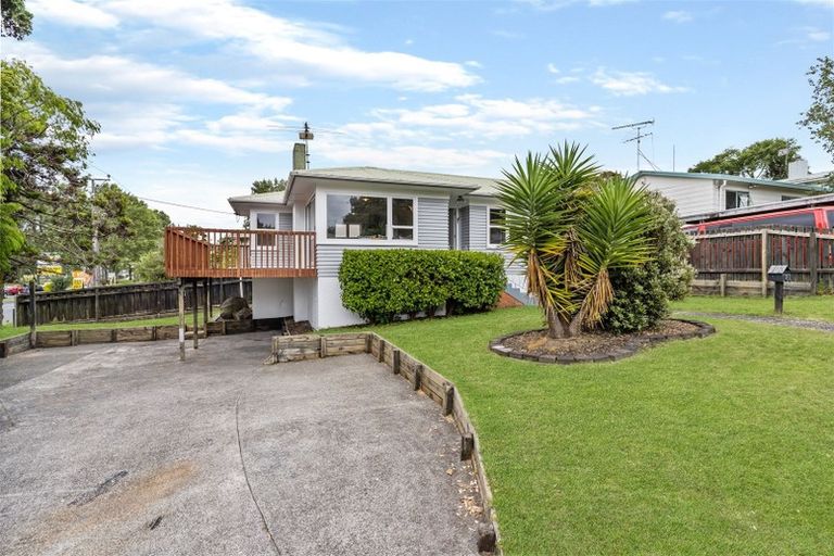 Photo of property in 1/2 Sunhaven Avenue, Glenfield, Auckland, 0629