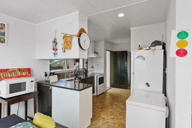 Photo of property in 6 Colenso Place, Otaki Beach, Otaki, 5512