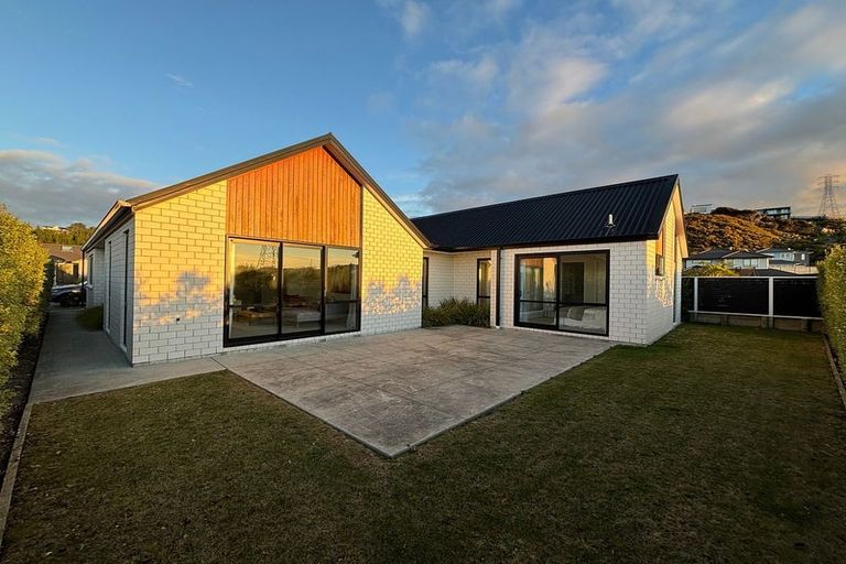 Photo of property in 3 Yorkshire Close, Whitby, Porirua, 5024
