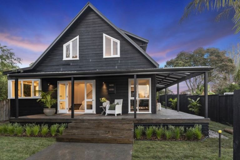 Photo of property in 3b Shiloh Way, Greenhithe, Auckland, 0632