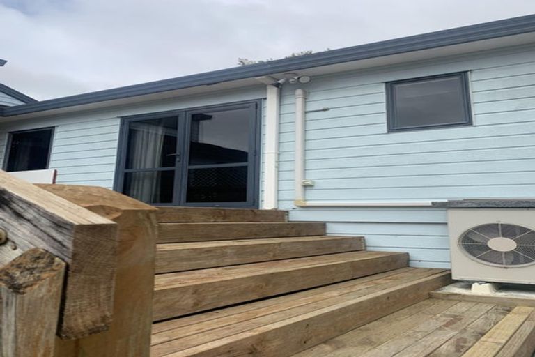 Photo of property in 14 Bonnard Place, West Harbour, Auckland, 0618