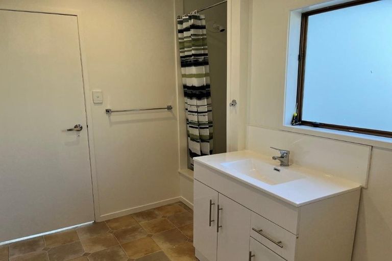 Photo of property in 12a Prince Regent Drive, Half Moon Bay, Auckland, 2012