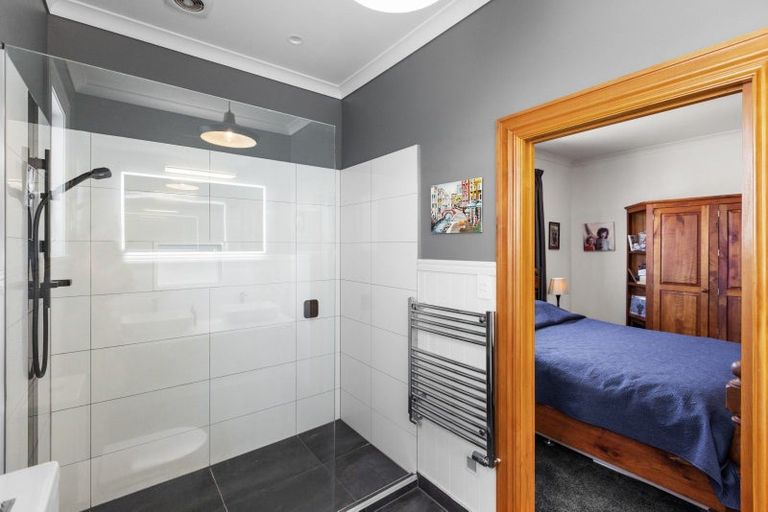 Photo of property in 1 Roslyn Road, Bluff Hill, Napier, 4110