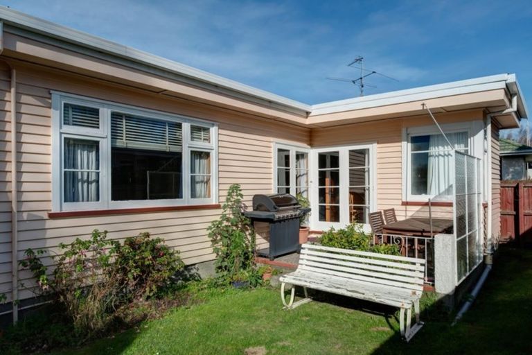 Photo of property in 42 Athol Terrace, Upper Riccarton, Christchurch, 8041