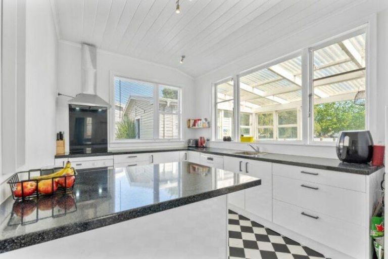 Photo of property in 15 Kelvin Street, Aramoho, Whanganui, 4500