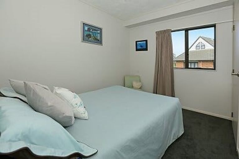 Photo of property in 48 Vintage Drive, Henderson, Auckland, 0612