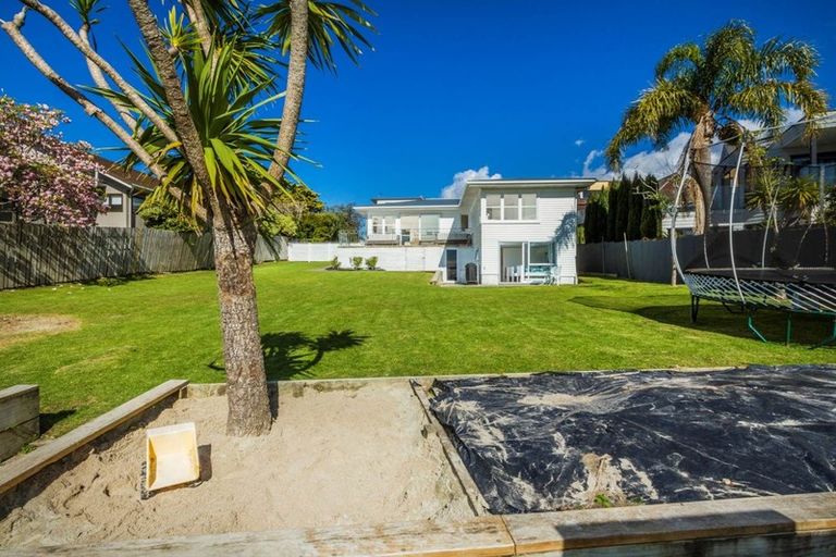 Photo of property in 2/30 Beechwood Road, Rothesay Bay, Auckland, 0630