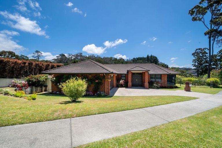 Photo of property in 56 Sapperton Drive, Henderson, Auckland, 0612