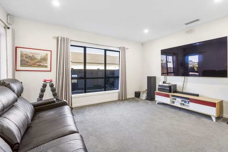 Photo of property in 14 Leebank Crescent, Riverhead, 0820