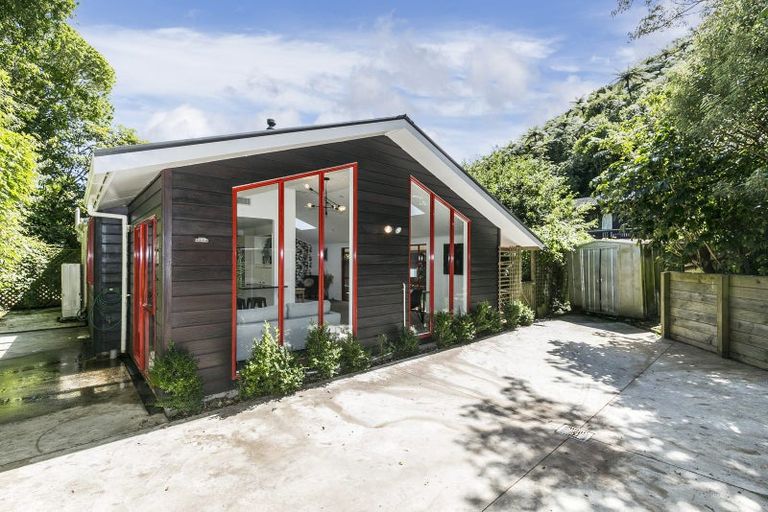 Photo of property in 18 Parsons Glen, Karori, Wellington, 6012