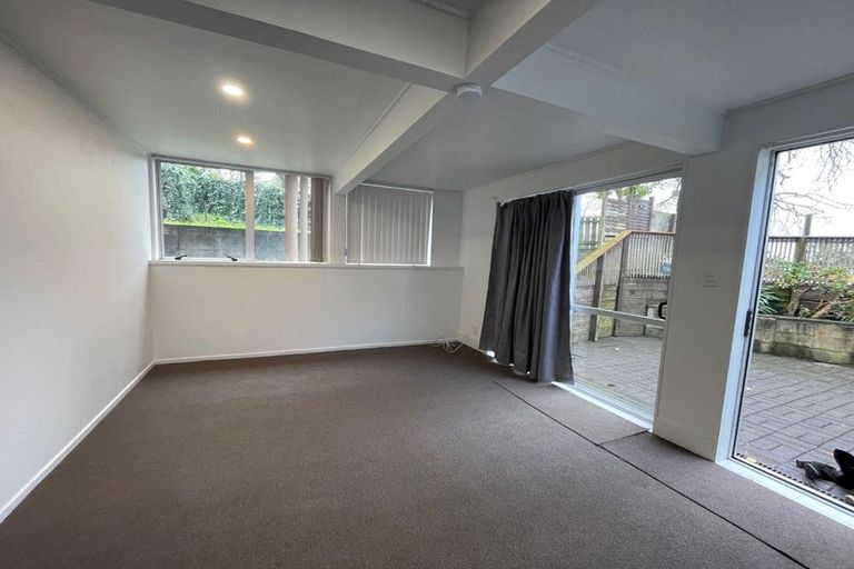 Photo of property in 9 Joshua Place, Weymouth, Auckland, 2103
