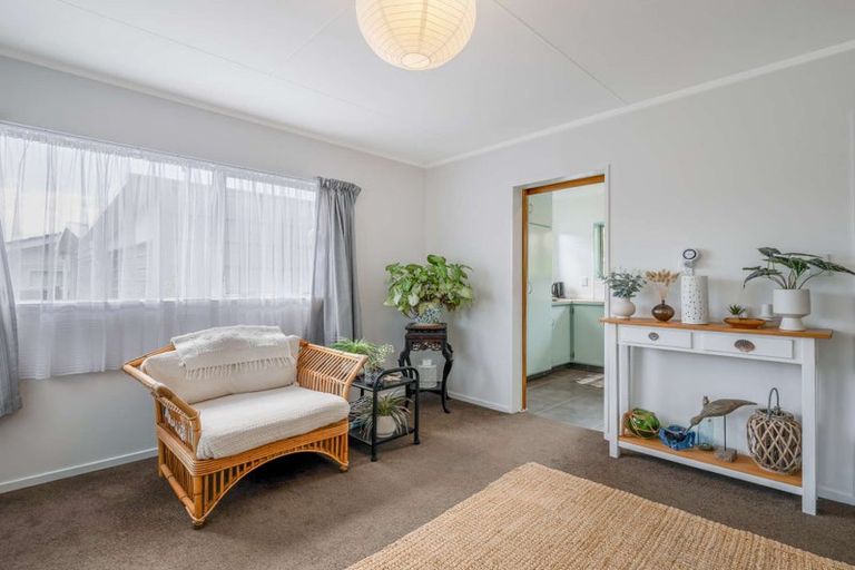 Photo of property in 2 Rangiora Street, Castlecliff, Whanganui, 4501