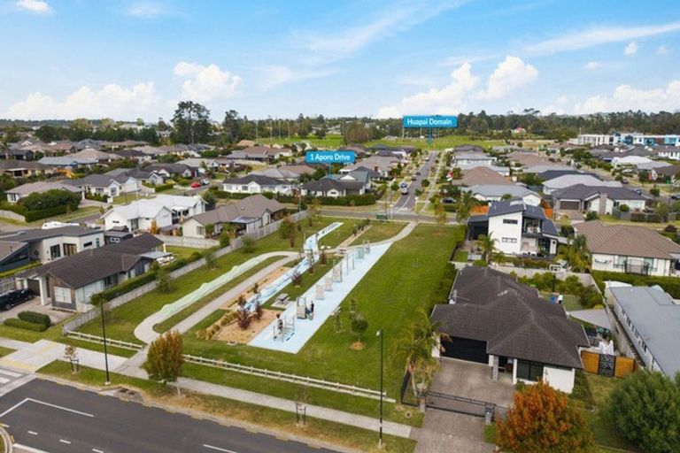 Photo of property in 1 Aporo Drive, Kumeu, 0810