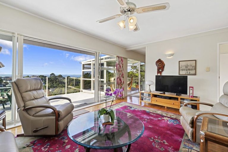 Photo of property in 493 East Coast Road, Murrays Bay, Auckland, 0630