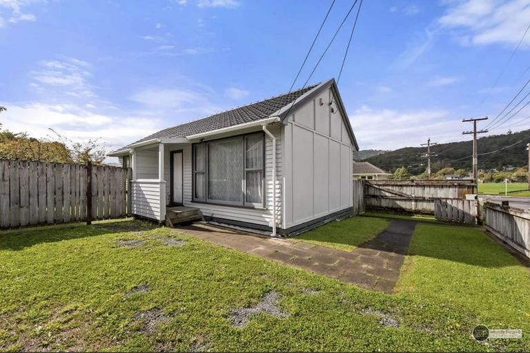 Photo of property in 4-6 Speedy Street, Stokes Valley, Lower Hutt, 5019