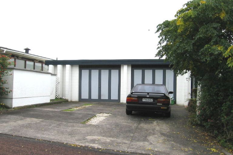 Photo of property in 10 Endymion Place, Half Moon Bay, Auckland, 2012