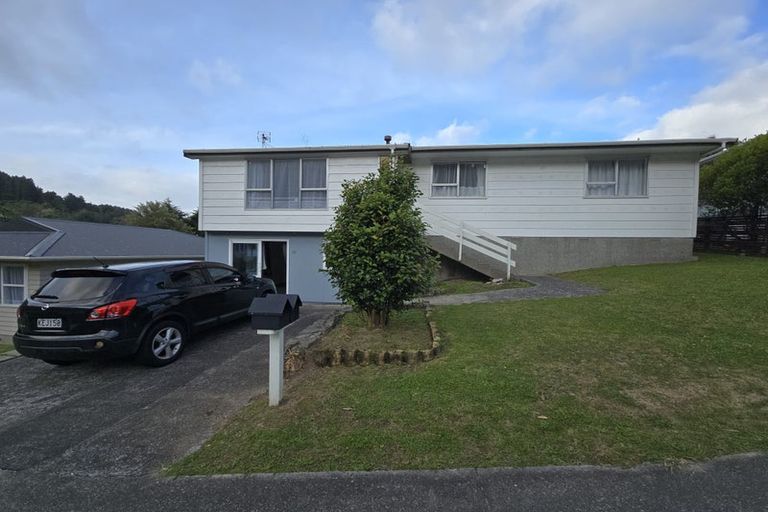 Photo of property in 13 Westhaven Drive, Tawa, Wellington, 5028