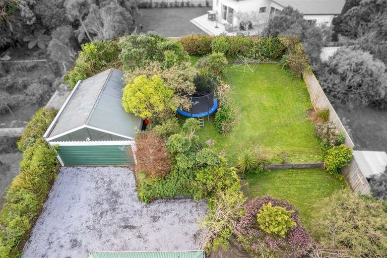 Photo of property in 6 Onehuka Road, Tirohanga, Lower Hutt, 5010