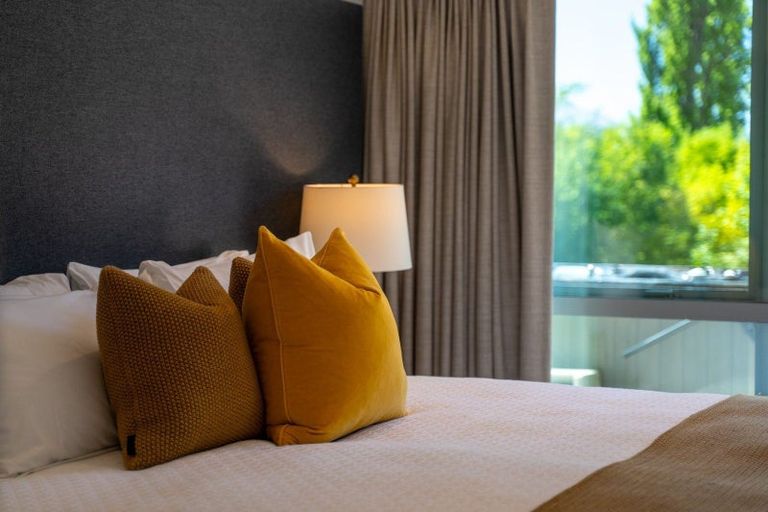 Photo of property in 10 Tapley Paddock, Wanaka, 9305