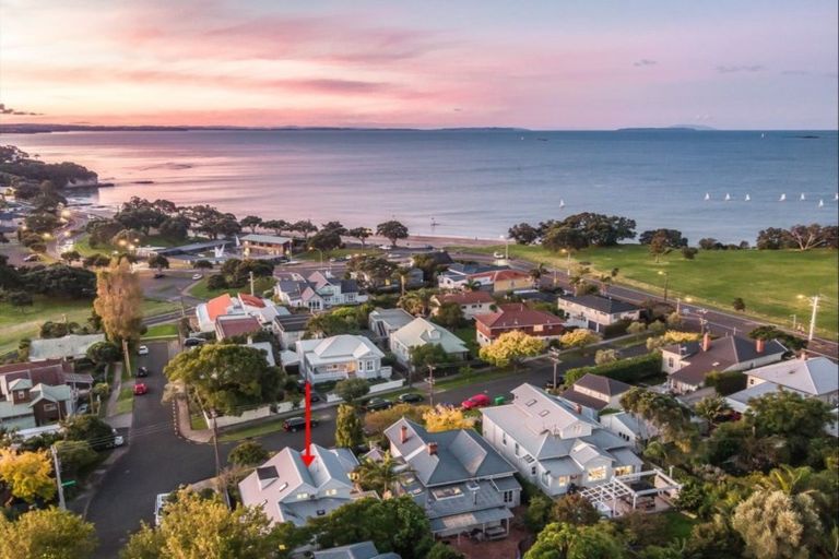 Photo of property in 5 Turnbull Road, Narrow Neck, Auckland, 0624